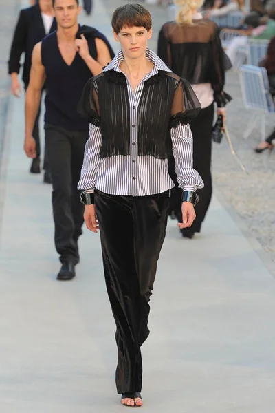 Look 25